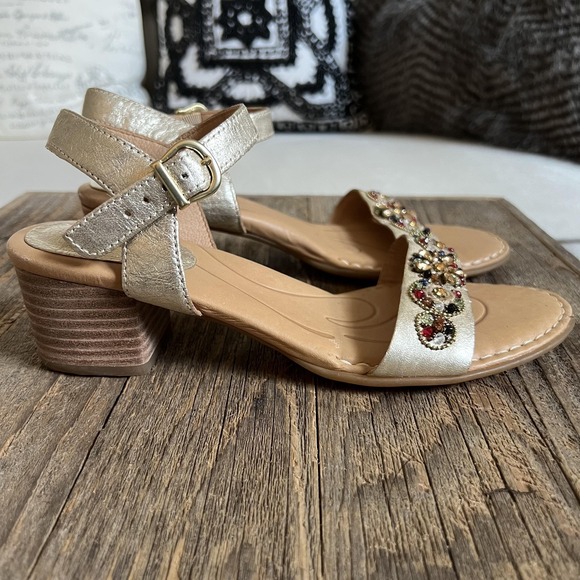 Born Sandal Shoes Womens Size 7 Gold Beaded Ankle Strap Block Heel Dress Comfort - Picture 8 of 13